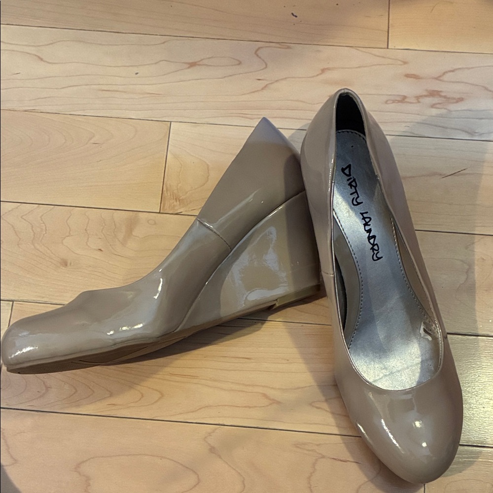 Dirty Laundry Glossy Beige Wedges